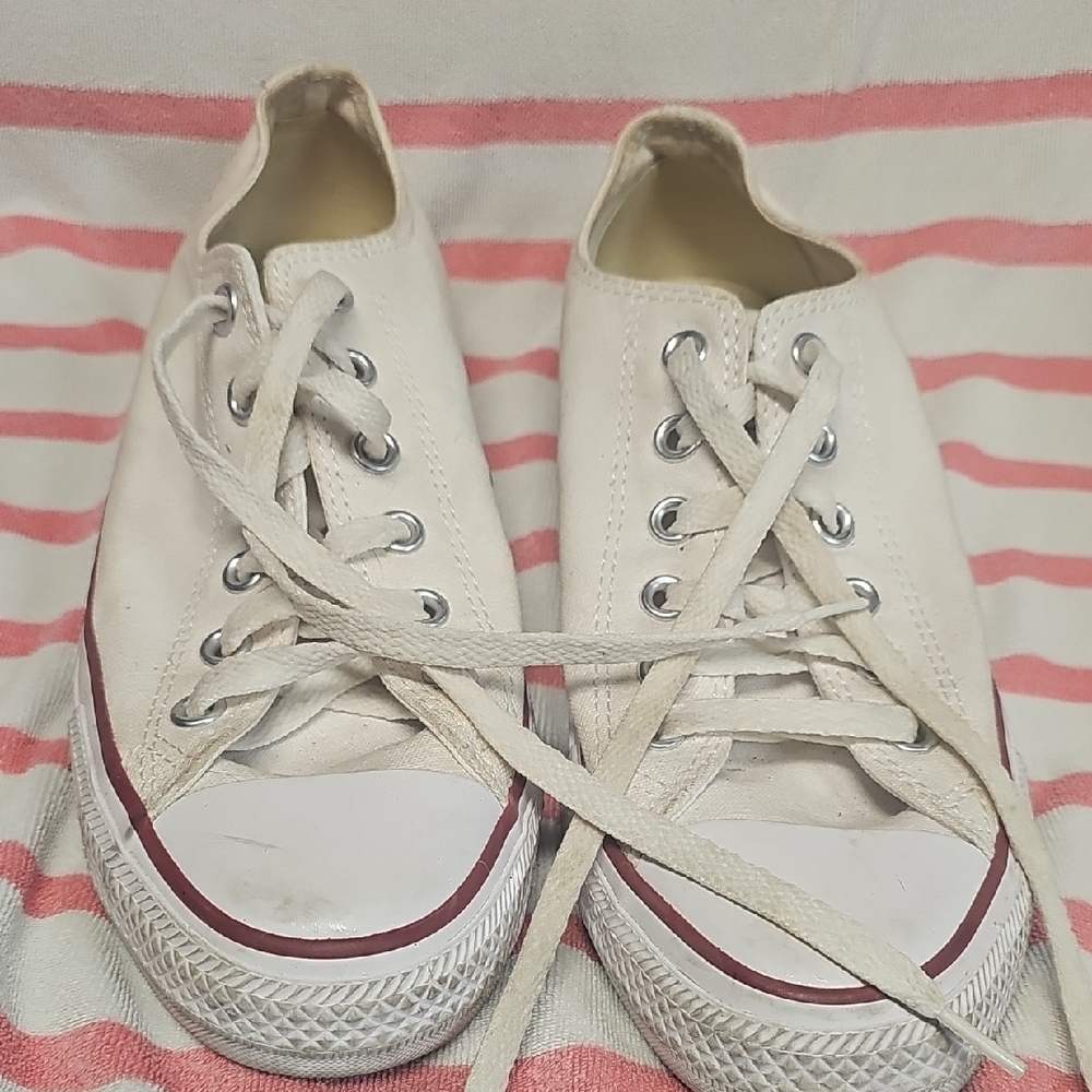 Converse White Canvas Sneakers Size 7 Men, Size 9 Women Gently Used